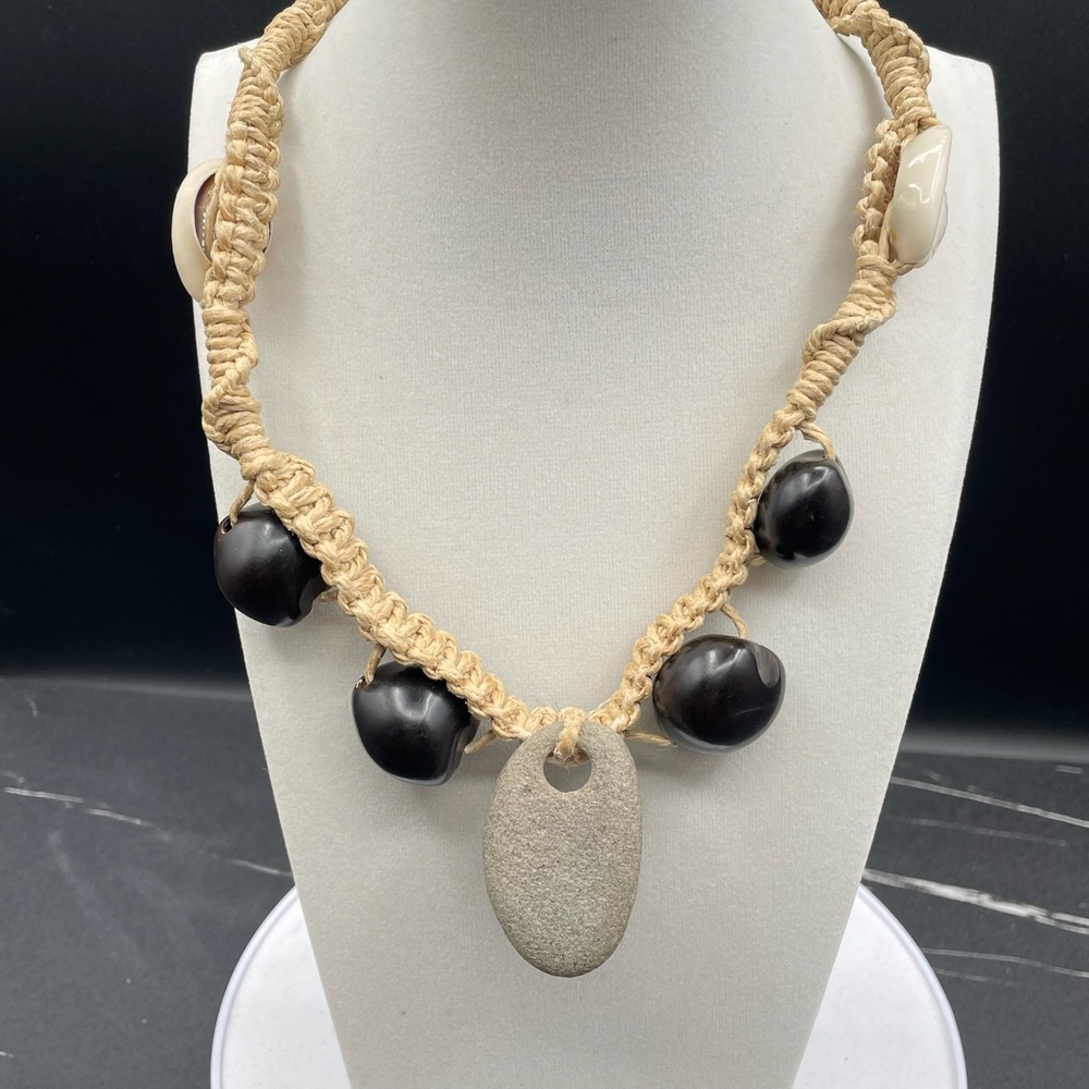 Vintage Handmade Womens Black Mother Of Pearl‎ & Shell Fashion Pendant Necklace - Picture 3 of 14